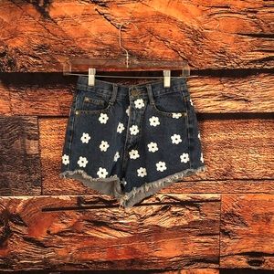 🌼 Super Cute High Waisted Daisy Shorts 🌼